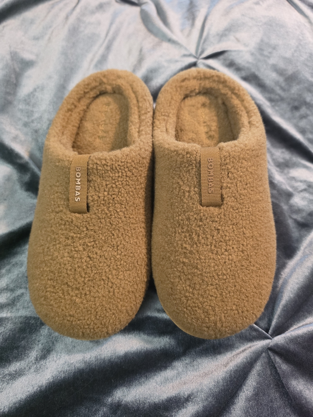 Bombas Tan Sherpa Slip-On Bath Slippers